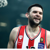 Κώστας Παπανικολάου