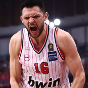 Κώστας Παπανικολάου