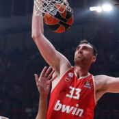 Νίκολα Μιλουτίνοφ