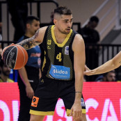 Βασίλης Τολιόπουλος