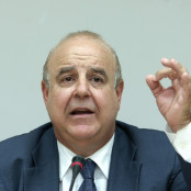 Πέτρος Φιλιππίδης