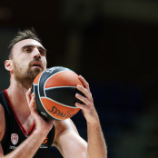 Νίκολα Μιλουτίνοφ