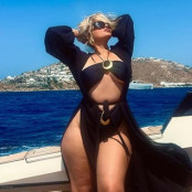 Τραγουδίστρια