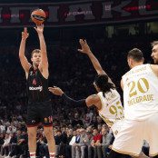 Σάσα Βεζένκοφ