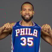 Αϊζέια Μόμπλεϊ