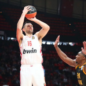 Κώστας Παπανικολάου