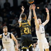 Τζέιμς Νάναλι