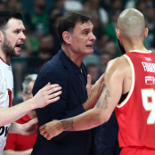 Κώστα Παπανικολάου