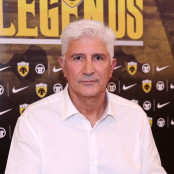 Στέλιος Μανωλάς