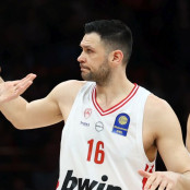 Κώστας Παπανικολάου