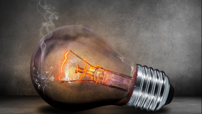 11 τρόποι για να μειωθεί η κατανάλωση ρεύματος τώρα που ακρίβυναν οι λογαριασμοί
