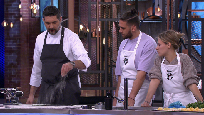 Πανικός στο MasterChef - Μεγάλη επιστροφή παίκτριας που προκαλεί... ταραχή! (ΒΙΝΤΕΟ)