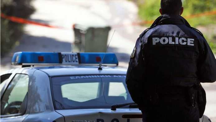 Κοζάνη: 49χρονος "μπούκαρε" σε καφενείο με τόξο και ξίφος – Άγρια επίθεση εναντίων αστυνομικών  