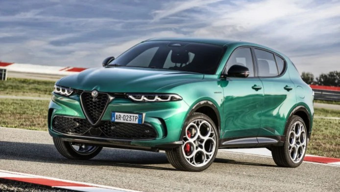 Γιατί έβαλαν την Alfa Romeo στην πρίζα