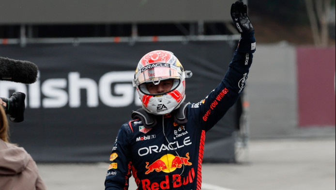 Έβδομη σερί νίκη για τον... ιπτάμενο Φερστάπεν - Η Red Bull έσπασε "στοιχειωμένο" ρεκόρ!