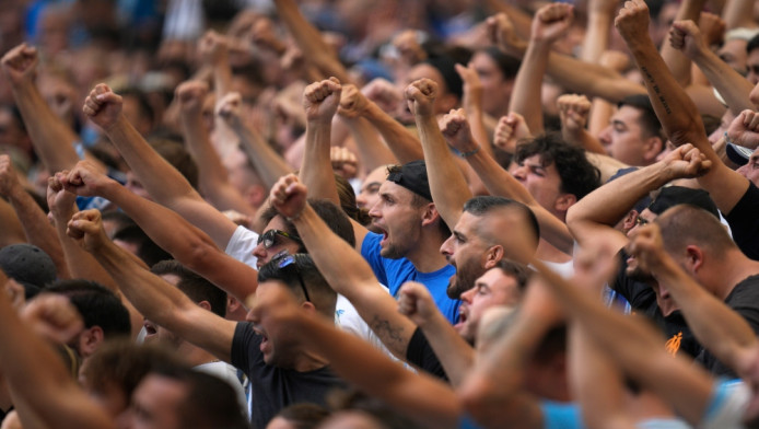 Χαμός στη Γαλλία! "Ντου" σε οπαδούς της Μαρσέιγ μετά από αγώνα - Άγρια επεισόδια