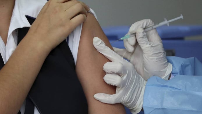 Απόσυρση εμβολίου AstraZeneca: Γιατί δεν πρέπει να πανικοβληθούμε