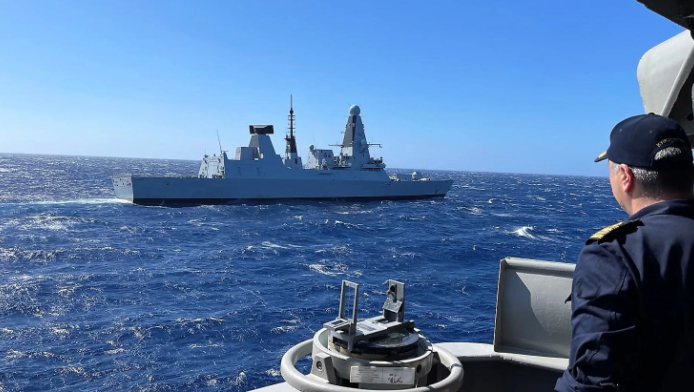 BBC: Η Ελλάδα φέρεται να στέλνει πλοίο του Πολεμικού Ναυτικού ανοιχτά των συνόρων Ισραήλ – Λιβάνου