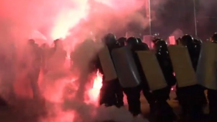 Χάος στη Βουλγαρία! Φοβερά επεισόδια με τραυματίες μεταξύ χούλιγκαν και αστυνομίας (ΒΙΝΤΕΟ)