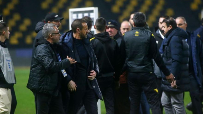 Ένταση στο φινάλε του Άρης-ΠΑΟΚ! (ΒΙΝΤΕΟ)