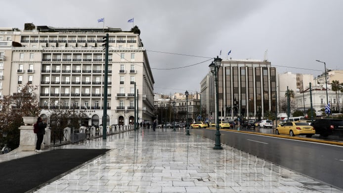 Ανεβαίνει η θερμοκρασία, αλλά με λασποβροχές - Πού θα πέσουν καταιγίδες