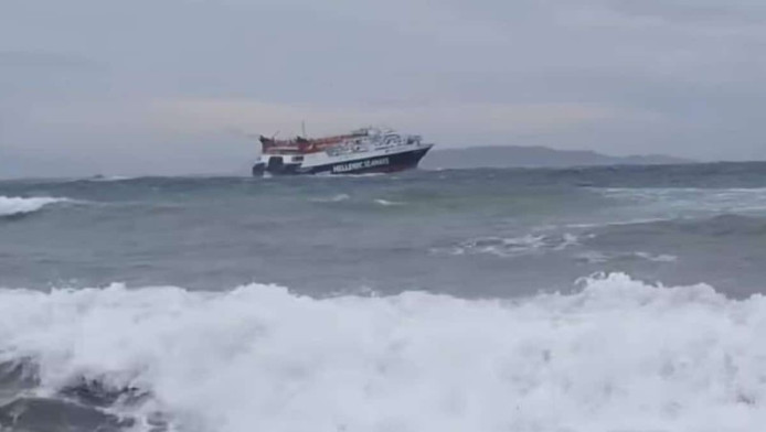 Βίντεο που κόβει την ανάσα στα νερά του Αιγαίου: Η στιγμή που το "Skiathos Express" παλεύει με τα κύματα - 9 μποφόρ!