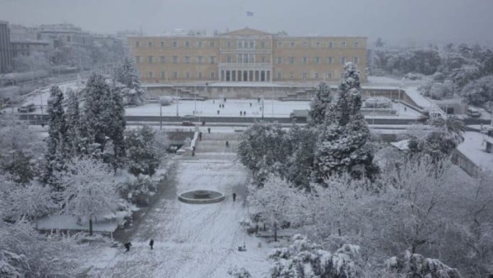 Έκτακτο δελτίο καιρού: Χιόνια και κρύο από αύριο το μεσημέρι - Πτώση 10 βαθμούς η θερμοκρασία (Vid)