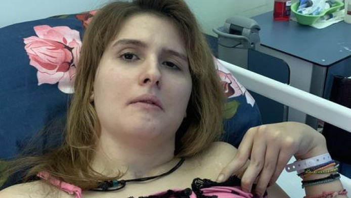 Ξεσπά η μητέρα: "Κι αν δεν αντέχει, ποιος νοιάζεται; Κανείς"! Ξανά στο νοσοκομείο η Μυρτώ της Πάρου