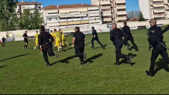 Απίστευτες σκηνές στο τοπικό: Η Αστυνομία γλίτωσε τον διαιτητή! (ΒΙΝΤΕΟ)