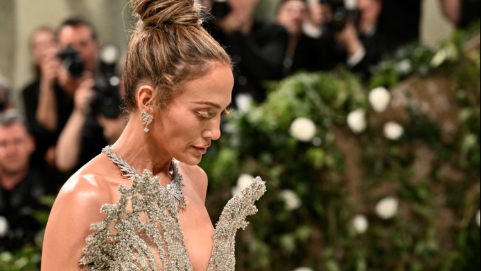 Hot όσο δεν πάει JLo και Σακίρα - Τα έδειξαν... όλα στο Met Gala! (ΦΩΤΟ)