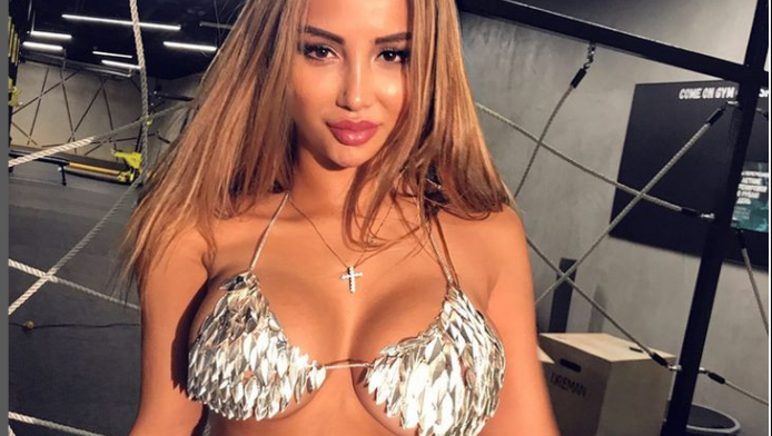 Η Ρωσίδα... σωσίας της Βουλγαράκη έχει "καμπύλες" και της δείχνει! (ΦΩΤΟ)