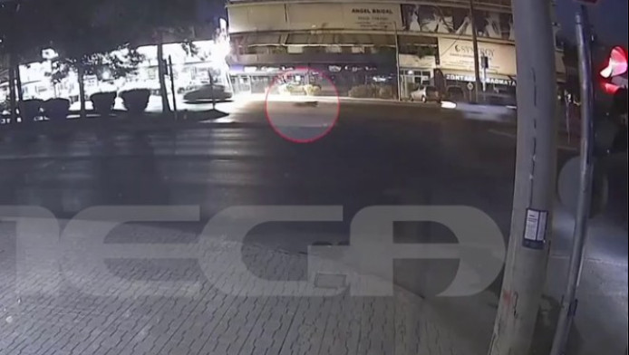 Βίντεο-σοκ: Η στιγμή που οδηγός παρασέρνει και εγκαταλείπει τη 17χρονη