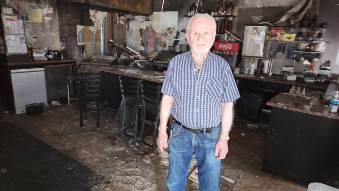 Αγώνας από ομογενείς για να ξαναφτιάξουν καφετέρια Έλληνα που έγινε στάχτες