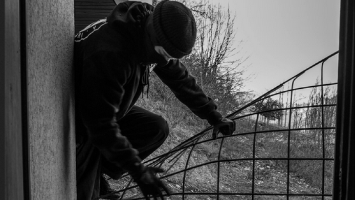 Παρακολουθούν το σπίτι σου κλέφτες; Έτσι θα το καταλάβεις