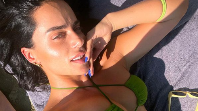"Ρίχνει" το instagram με τις καυτές πόζες της στην Κρήτη η Μαρία Αντωνά! 