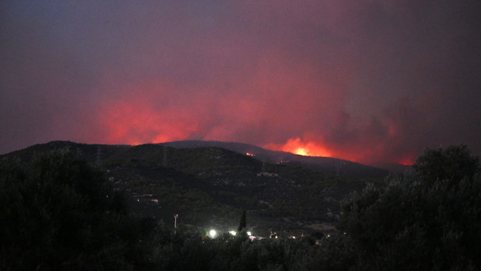 Φωτιά στην Αττική: Ξεκίνησε από δύο σημεία – Ποια σενάρια εξετάζονται