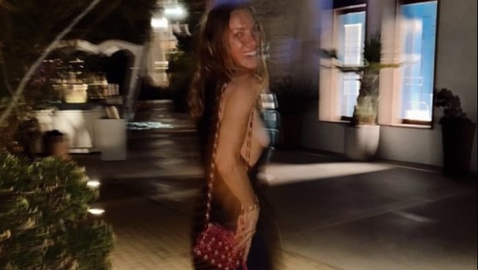 Τρέλα στο instagram: Με αποκαλυπτικό φόρεμα χωρίς σουτιέν η Βίκυ Καγιά! 