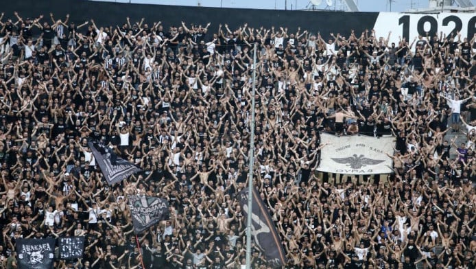 Μπλόκο σε οπαδούς του ΠΑΟΚ - Έλεγχοι της ΕΛΑΣ - Παρέμβαση της ΠΑΕ