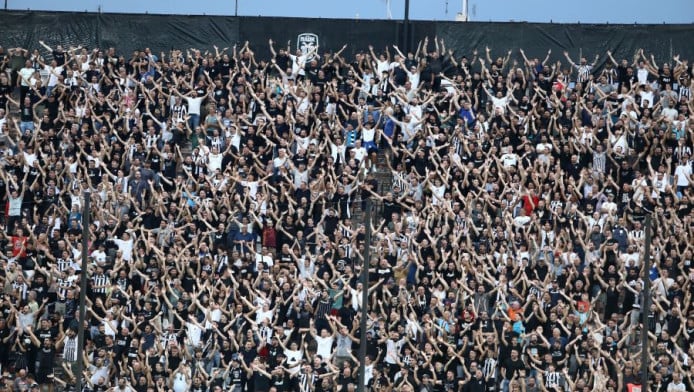 Συναγερμός στην Τούμπα! Κατέρρευσε οπαδός την ώρα του αγώνα με Μπόρατς