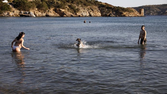 Τρεις παραλίες της Αττικής για μπάνιο το Σαββατοκύριακο