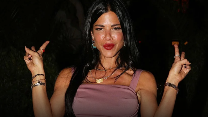 Η Ελληνίδα δημοσιογράφος με αναλογίες μοντέλου - "Πιπεράτες" αποκαλύψεις
