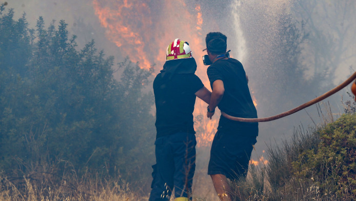 Μια φωτιά που καίει το μέλλον μας