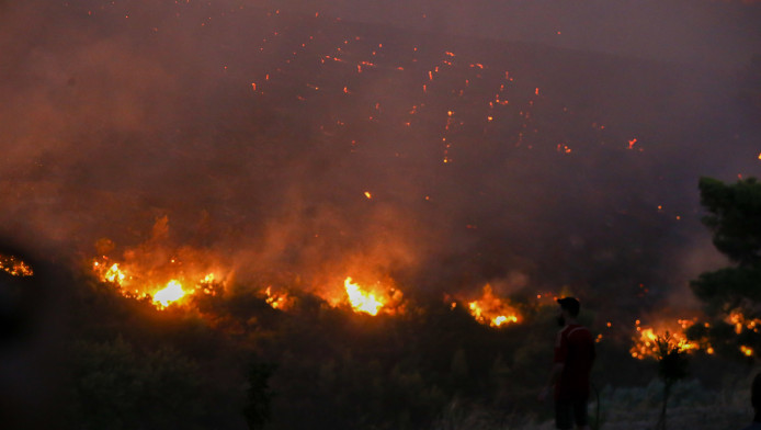 Αυτή είναι η αιτία που καίγεται η Αττική; Το φαινόμενο των κηλιδώσεων