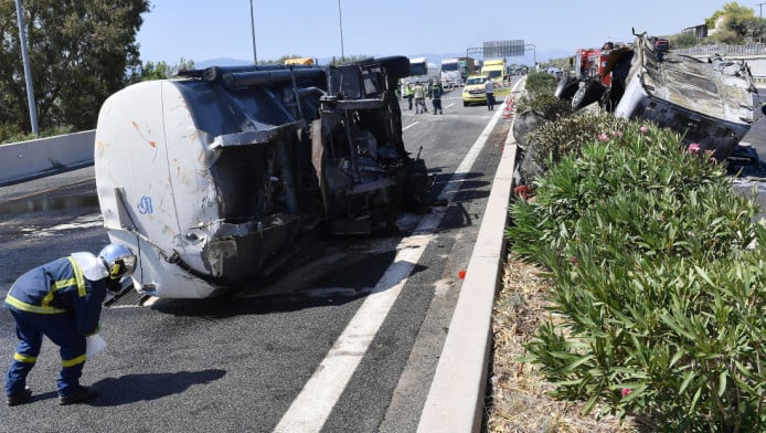 Ανατροπή βυτιοφόρου στη Λεωφόρο Σχιστού - Υπάρχει διαρροή υγραερίου