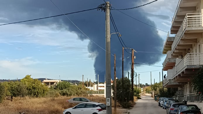 Φωτιά στις εγκαταστάσεις της Μotor Oil στους Αγίους Θεοδώρους