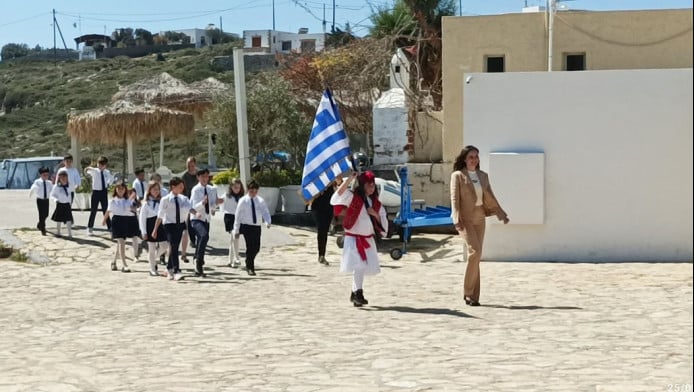 Τεράστια μαγκιά! Δείτε τι έκαναν για να μην παρελάσει μόνος του μαθητής