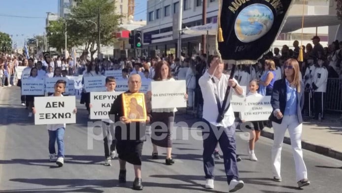 Συγκίνηση στην παρέλαση της γυναίκας-σύμβολο των αγνοουμένων στην Κύπρο