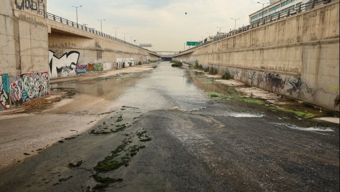 Πόσα σπίτια κι εργοστάσια πρέπει να γκρεμιστούν για να καθαριστεί ο Κηφισός