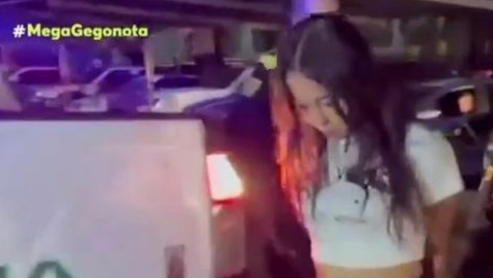 Με χειροπέδες μοντέλο του Instagram - Κατηγορίες για δολοφονίες, βιασμούς!