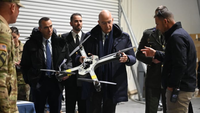 Πήρε "γεύση" από απόκρουση επιδρομής drones ο Δένδιας!